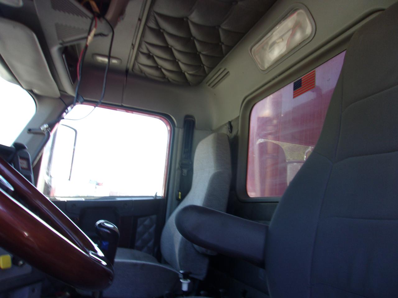 Freightliner FLD120SD  2016