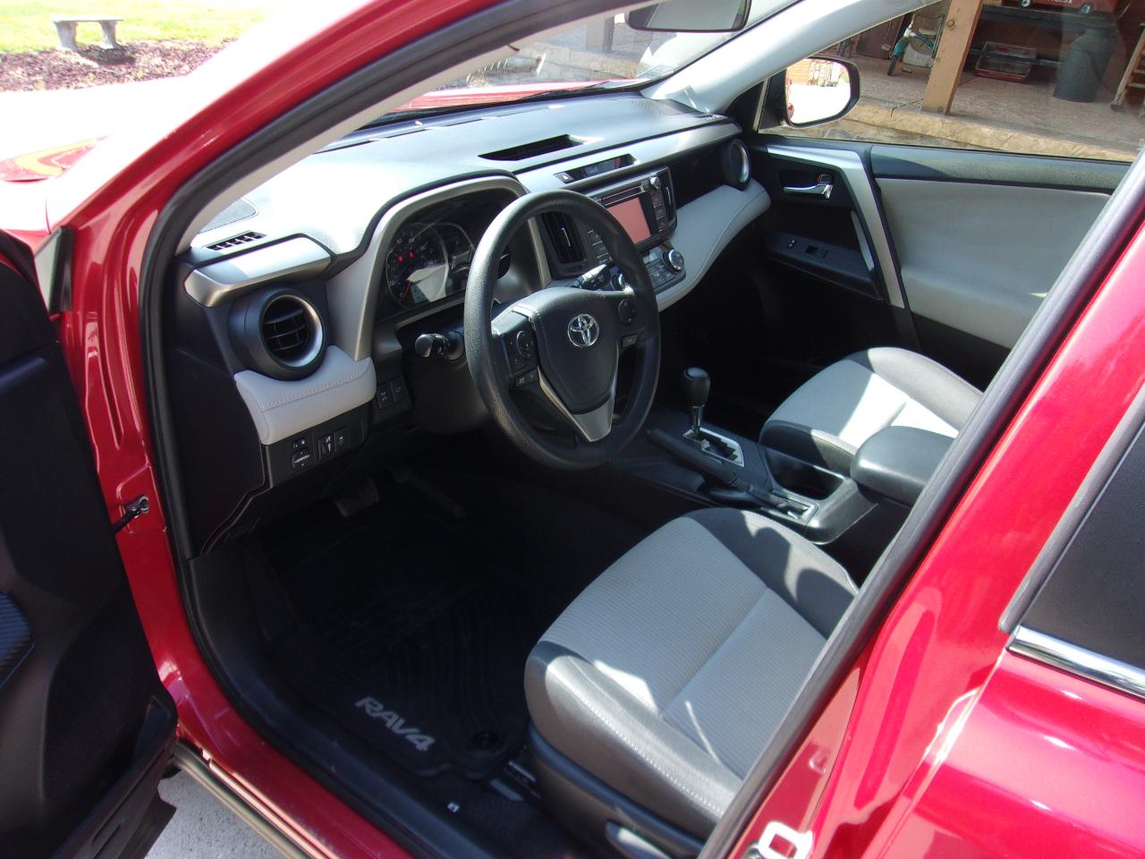 Toyota RAV4 AWD 4dr XLE (Natl) 2015