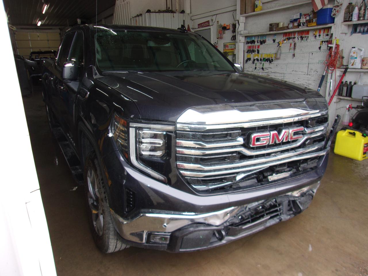 GMC Sierra 1500 4WD Crew Cab 147" SLT 2025
