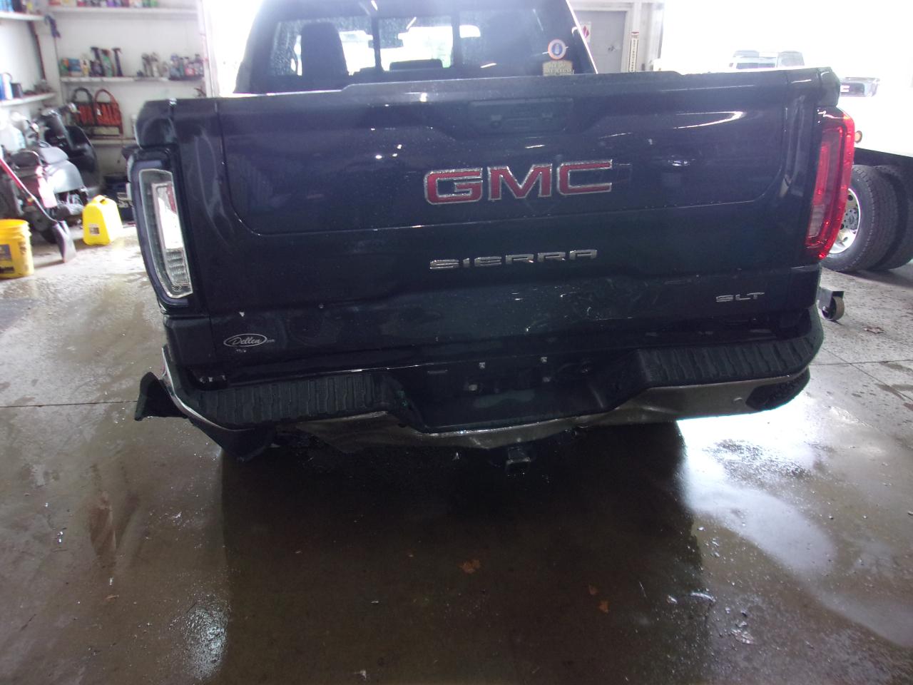 GMC Sierra 1500 4WD Crew Cab 147" SLT 2025