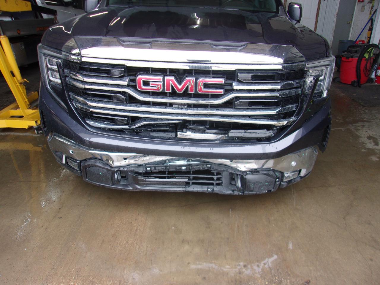 GMC Sierra 1500 4WD Crew Cab 147" SLT 2025