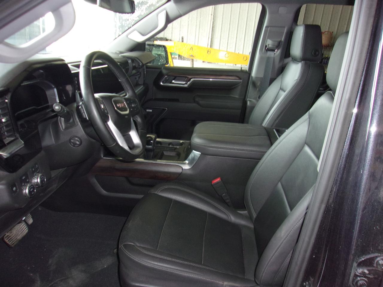 GMC Sierra 1500 4WD Crew Cab 147" SLT 2025