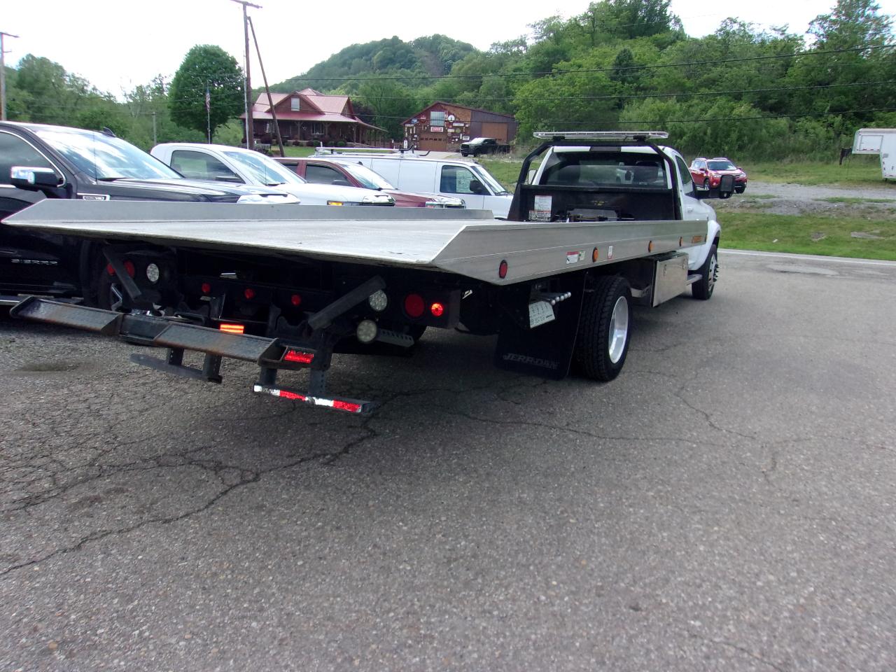 RAM 5500 Chassis Cab SLT 4x2 Reg Cab 120" CA 204.5" WB 2022