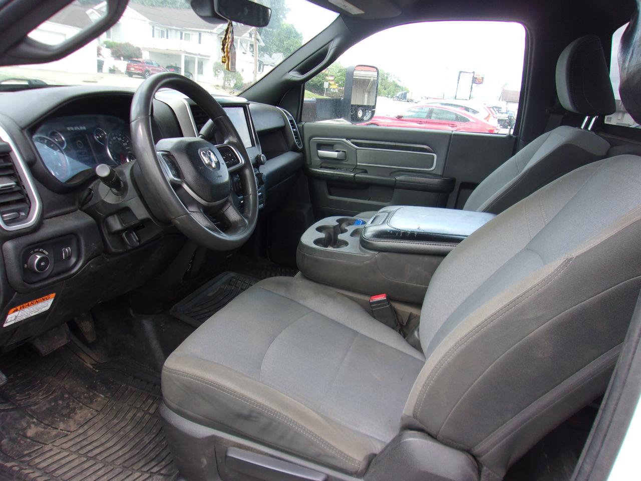 RAM 5500 Chassis Cab SLT 4x2 Reg Cab 120" CA 204.5" WB 2022