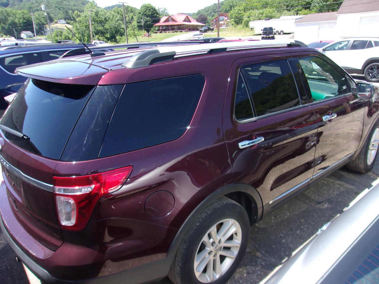 Ford Explorer FWD 4dr XLT 2011