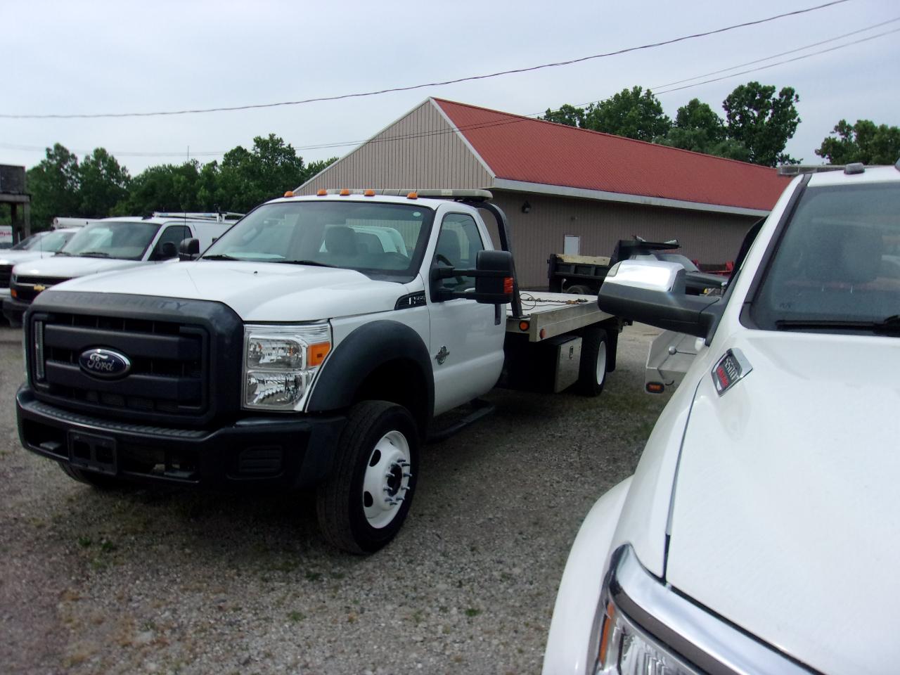 Ford Super Duty F-550 DRW 2WD Reg Cab 165" WB 84" CA XLT 2016