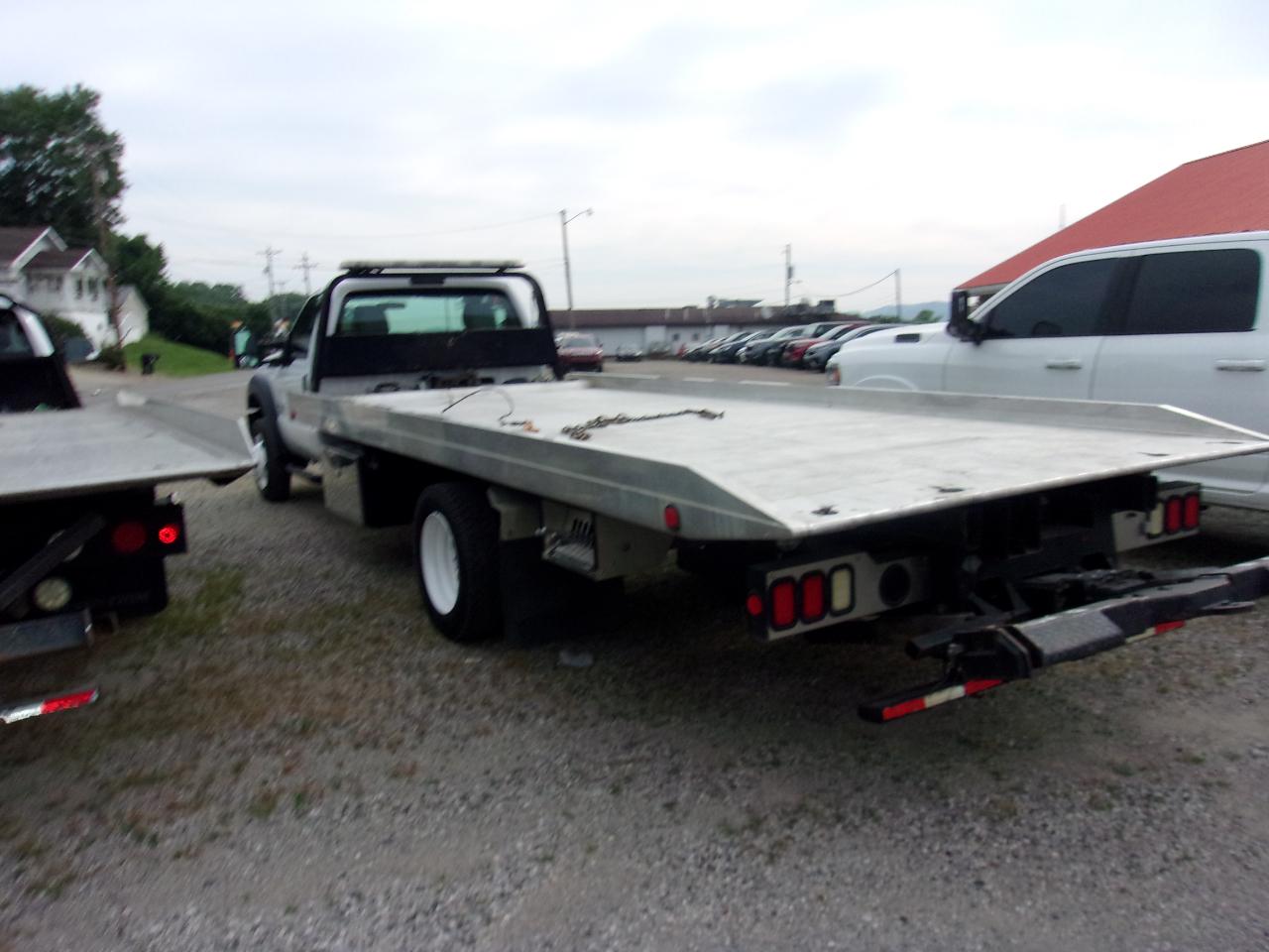 Ford Super Duty F-550 DRW 2WD Reg Cab 165" WB 84" CA XLT 2016