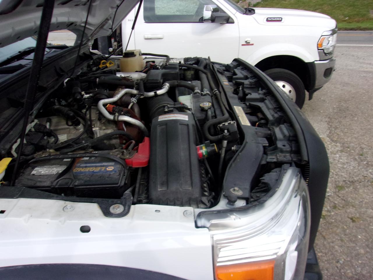Ford Super Duty F-550 DRW 2WD Reg Cab 165" WB 84" CA XLT 2016
