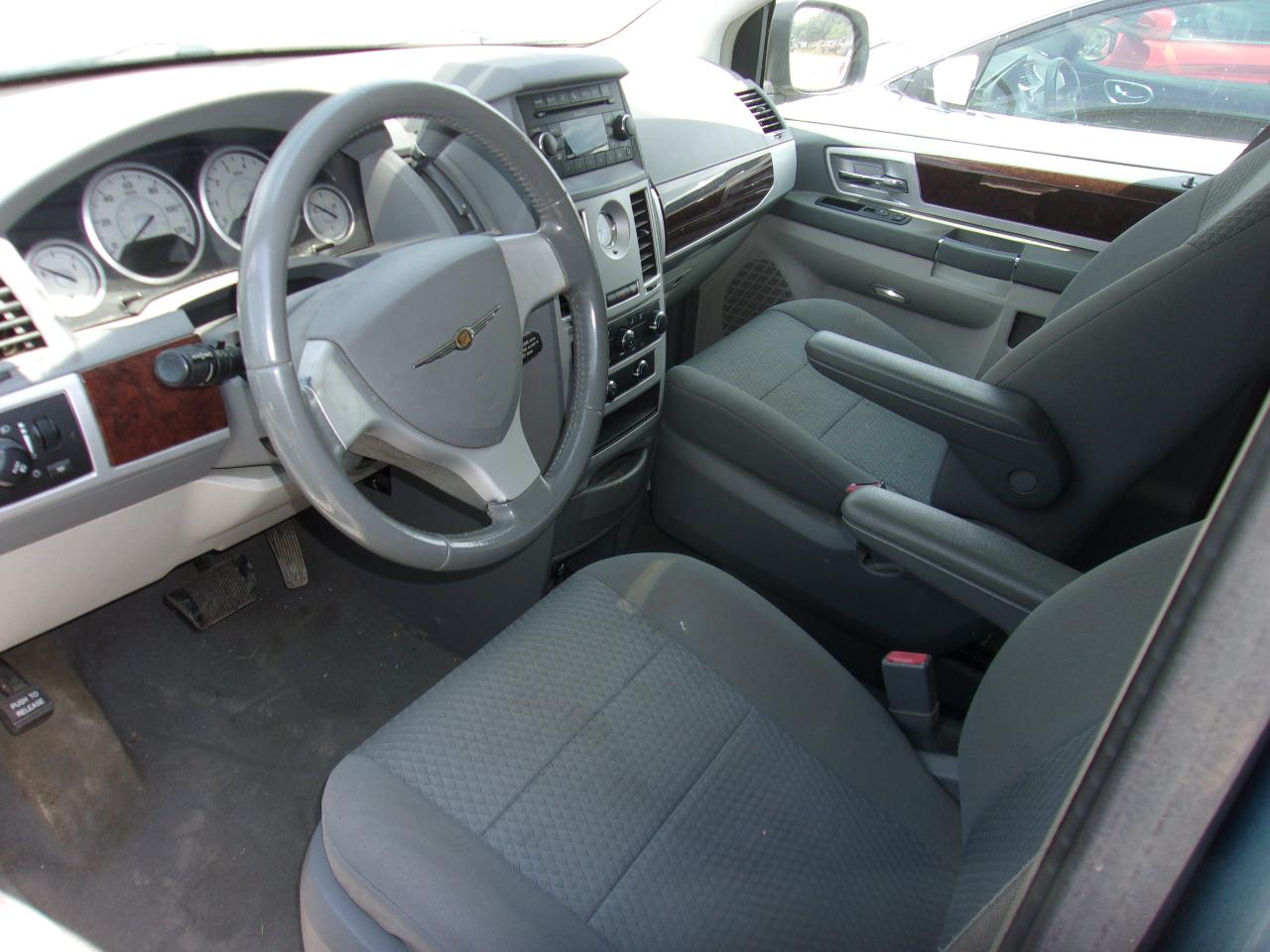 Chrysler Town & Country 4dr Wgn Touring 2010
