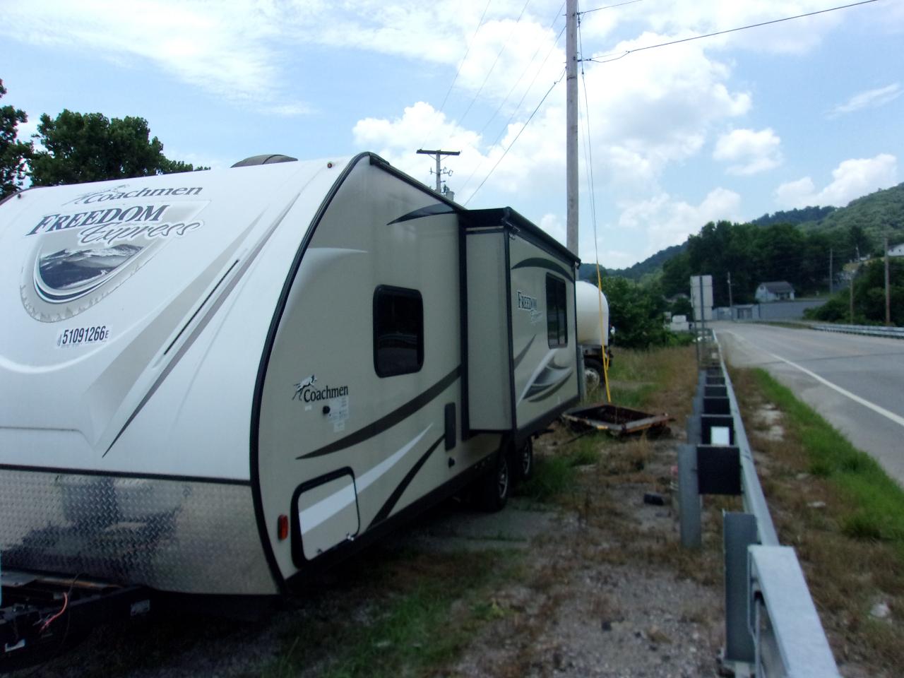 Coachmen Freedom Express 242RBS Travel Trailer 2017