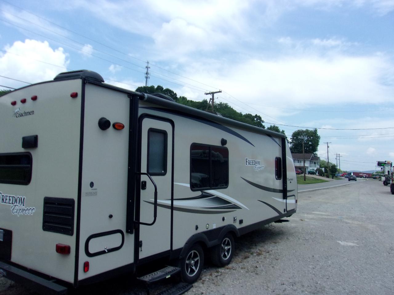 Coachmen Freedom Express 242RBS Travel Trailer 2017