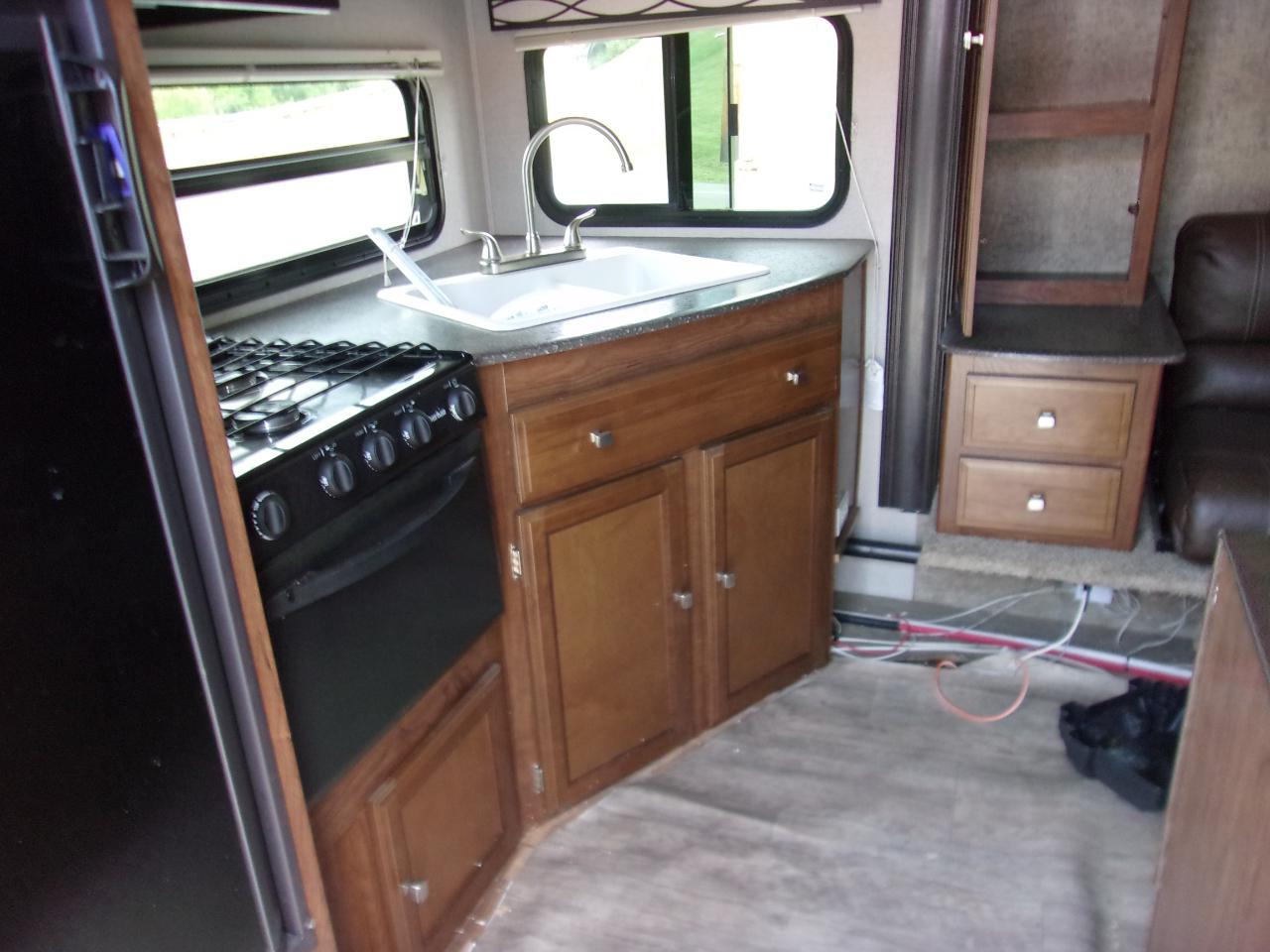 Coachmen Freedom Express 242RBS Travel Trailer 2017