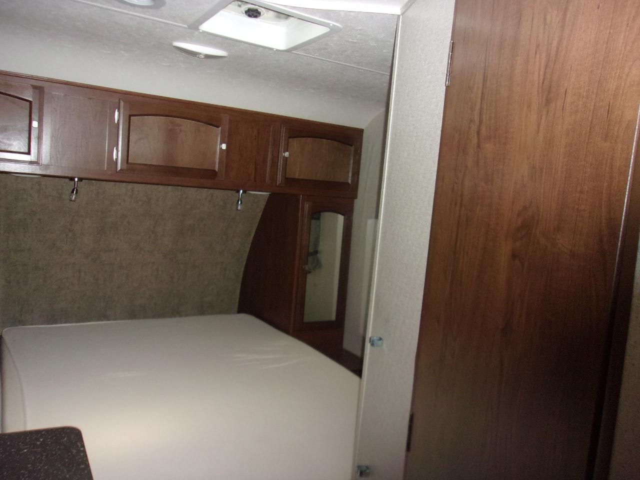 Coachmen Freedom Express 242RBS Travel Trailer 2017