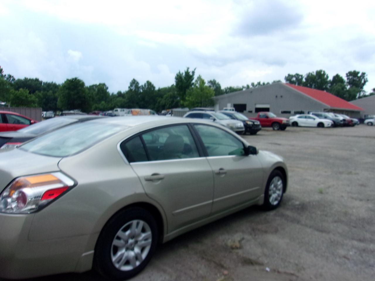 Nissan Altima 4dr Sdn I4 CVT 2.5 S 2009