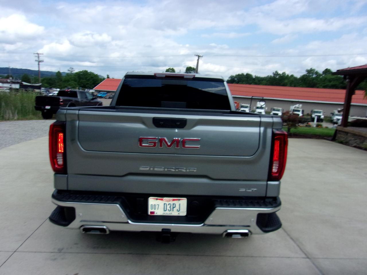 GMC Sierra 1500 4WD Crew Cab 147" SLT 2025