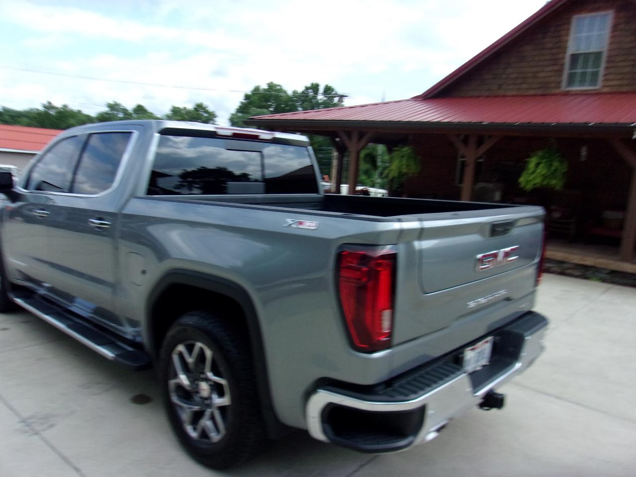 GMC Sierra 1500 4WD Crew Cab 147" SLT 2025
