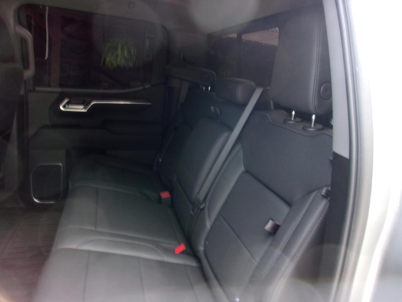 GMC Sierra 1500 4WD Crew Cab 147" SLT 2025