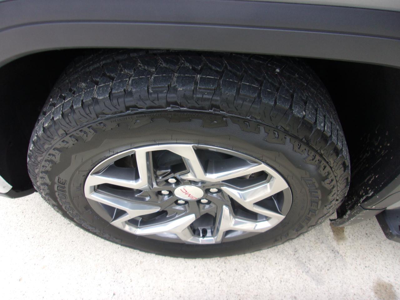 GMC Sierra 1500 4WD Crew Cab 147" SLT 2025