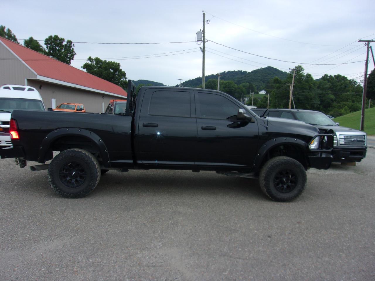 RAM 2500 Tradesman 4x4 Crew Cab 6'4" Box 2018