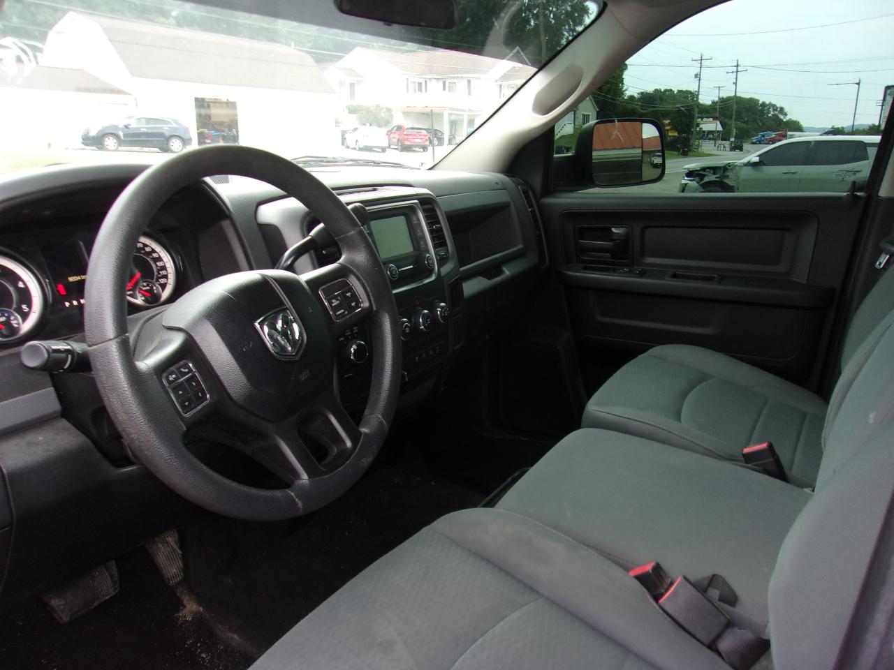 RAM 2500 Tradesman 4x4 Crew Cab 6'4" Box 2018