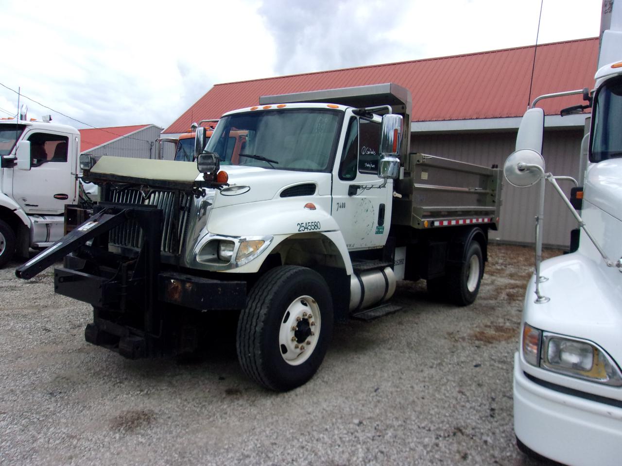 International 7400  2007