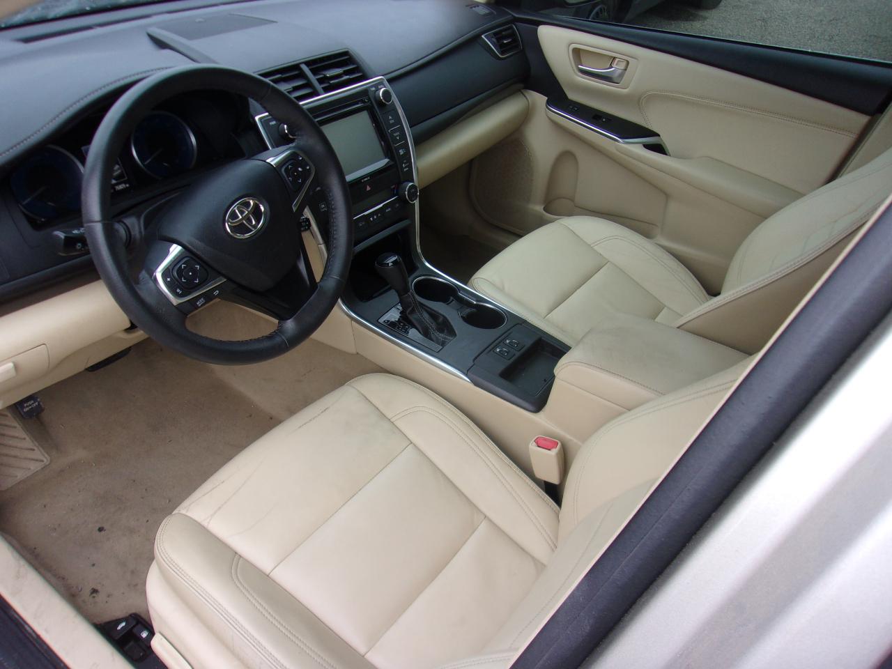Toyota Camry XLE Auto (Natl) 2017