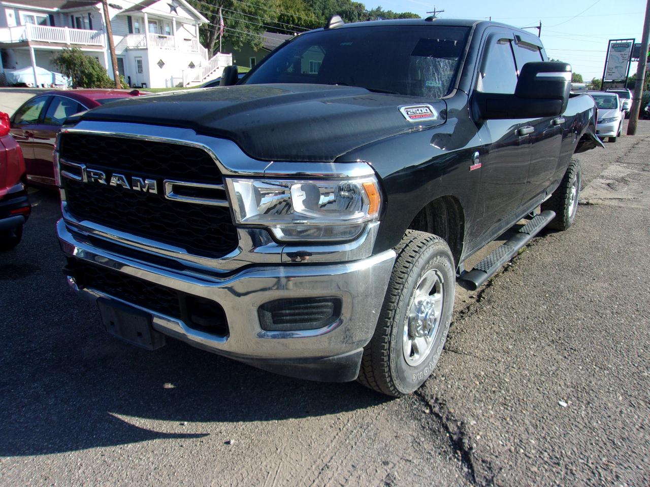 RAM 2500 Tradesman 4x4 Crew Cab 6'4" Box 2024