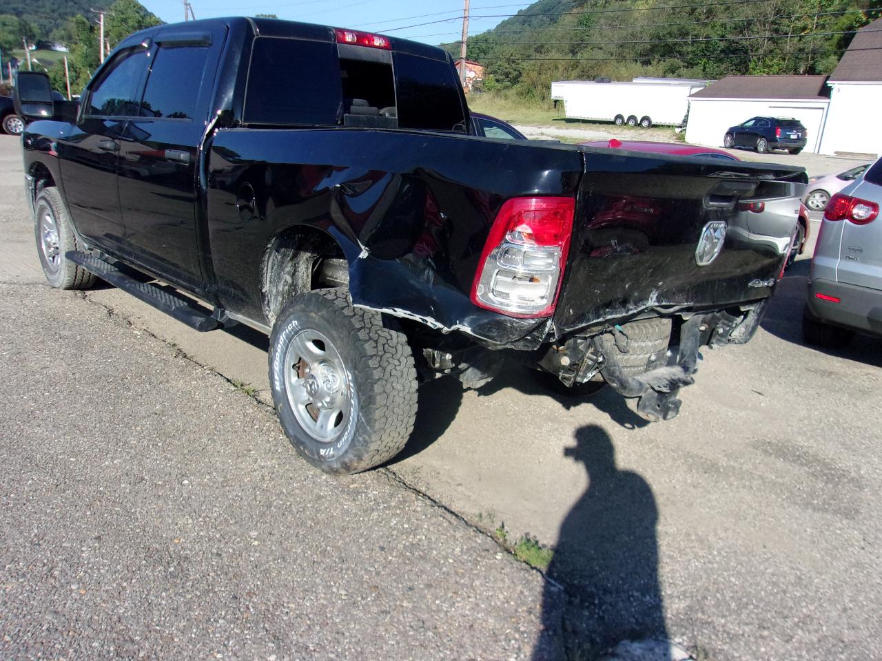 RAM 2500 Tradesman 4x4 Crew Cab 6'4" Box 2024
