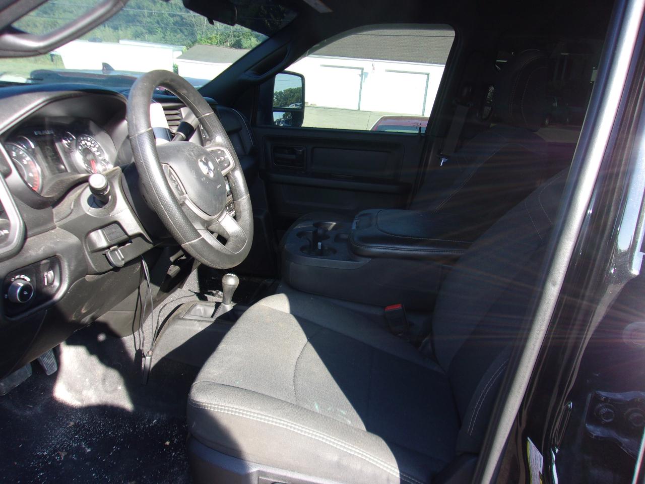 RAM 2500 Tradesman 4x4 Crew Cab 6'4" Box 2024