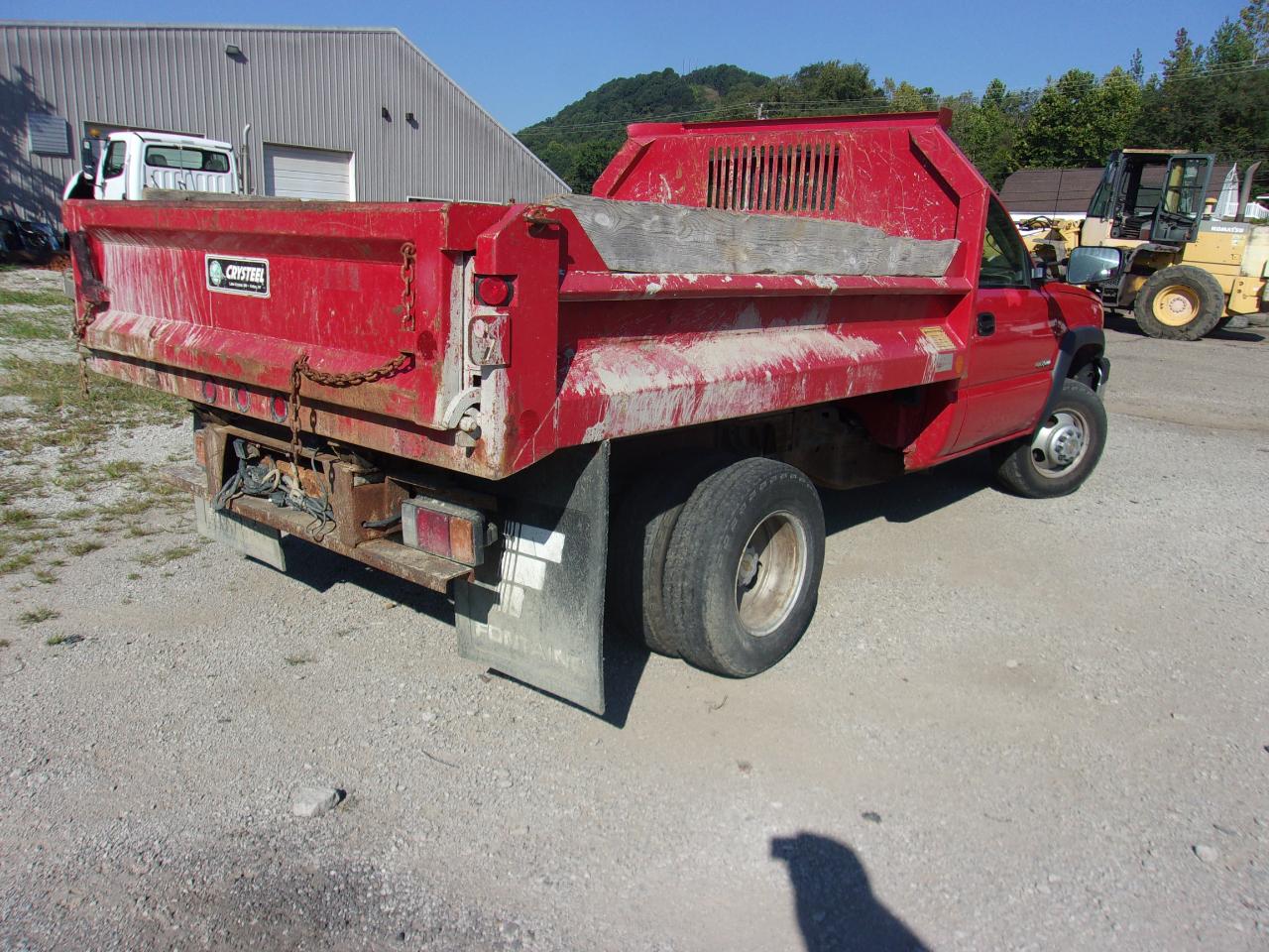 Chevrolet Silverado 3500 Reg Cab 137.0" WB, 60.4" CA 4WD 2003