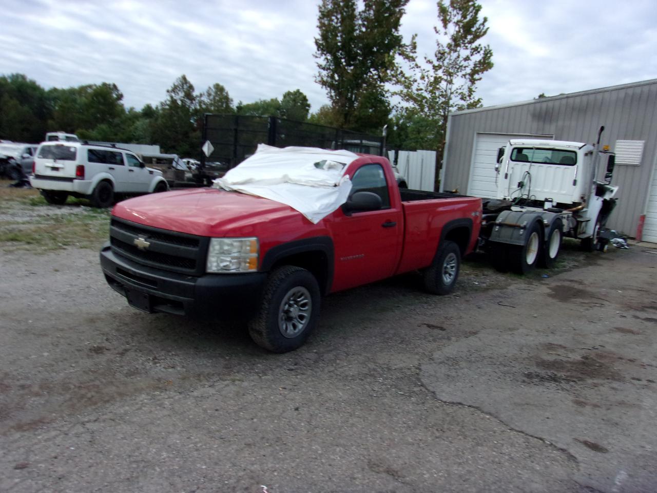 Chevrolet Silverado 1500 4WD Reg Cab 133.0" Work Truck 2011