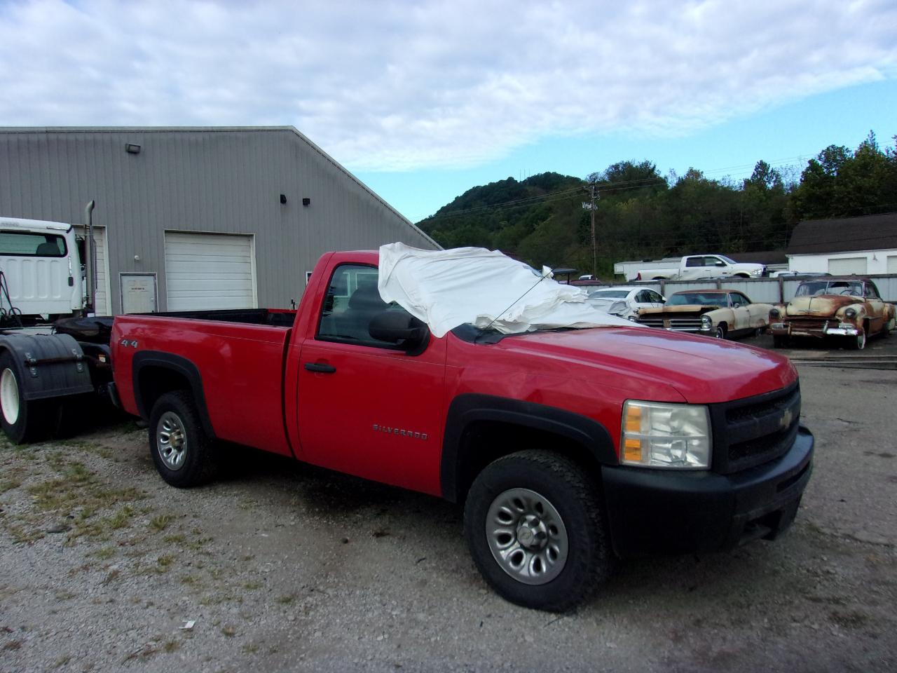 Chevrolet Silverado 1500 4WD Reg Cab 133.0" Work Truck 2011