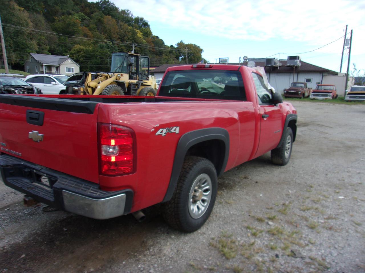 Chevrolet Silverado 1500 4WD Reg Cab 133.0" Work Truck 2011