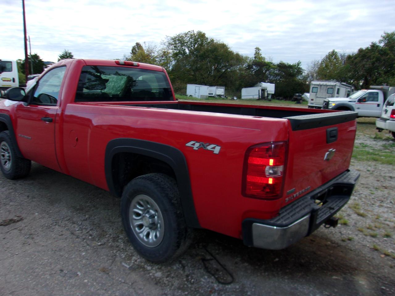 Chevrolet Silverado 1500 4WD Reg Cab 133.0" Work Truck 2011