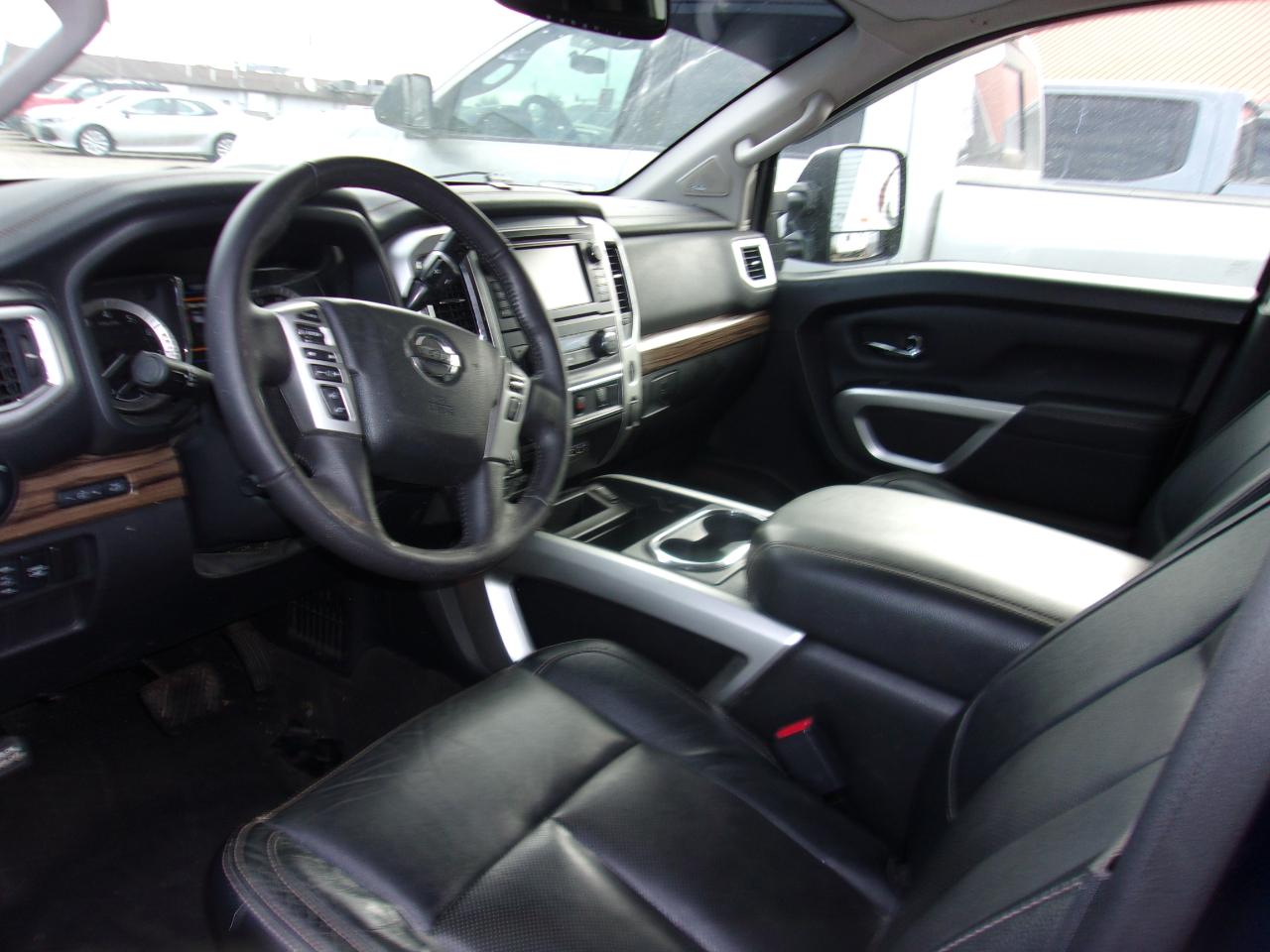 Nissan TITAN XE/S  2019