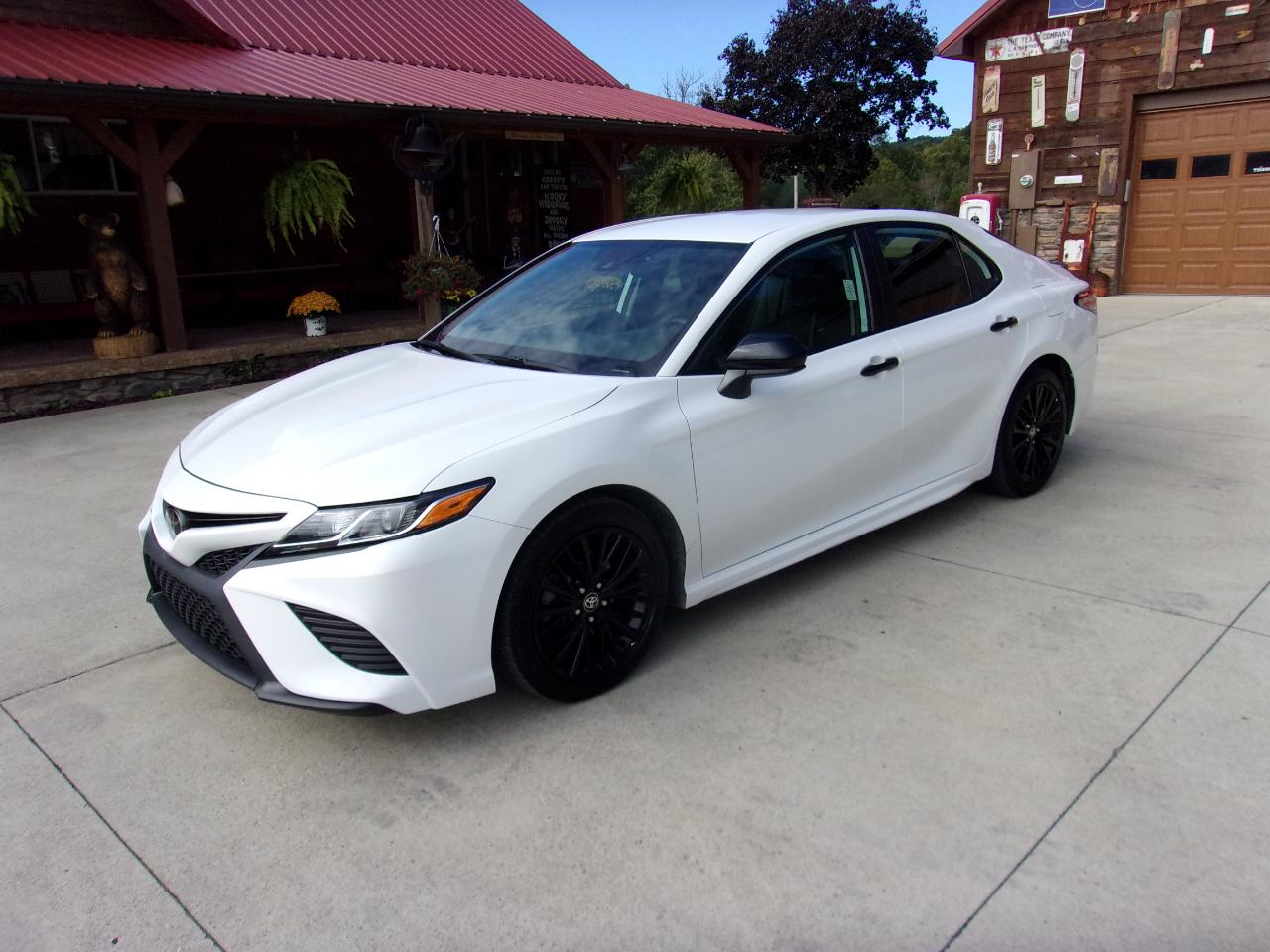 Toyota Camry SE Auto AWD (Natl) 2020
