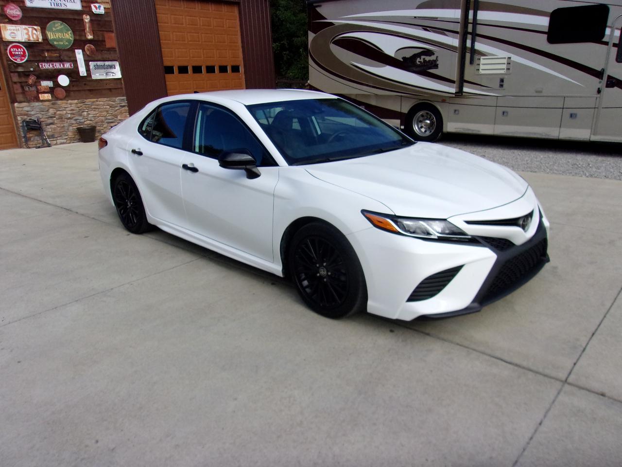 Toyota Camry SE Auto AWD (Natl) 2020