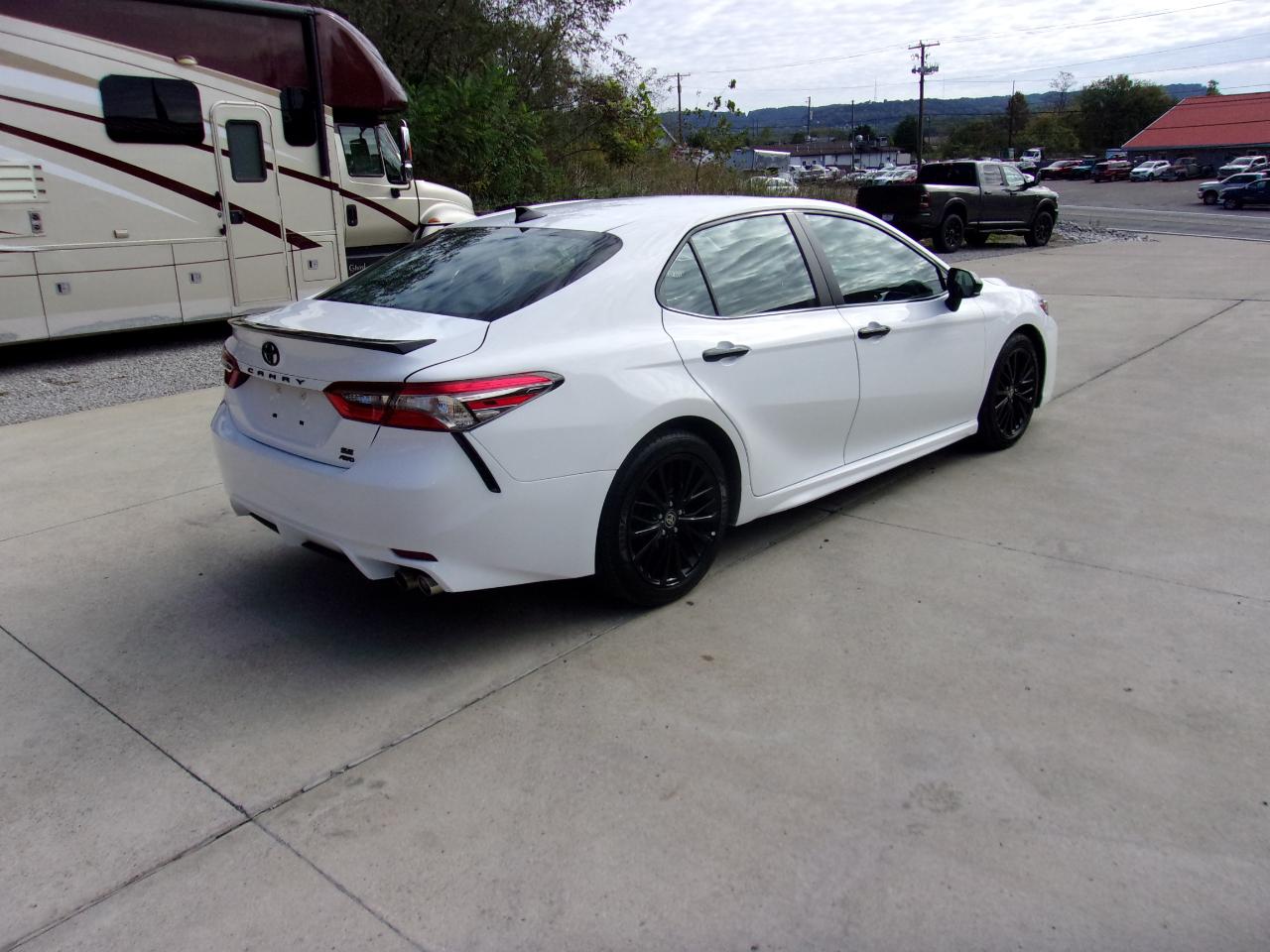 Toyota Camry SE Auto AWD (Natl) 2020