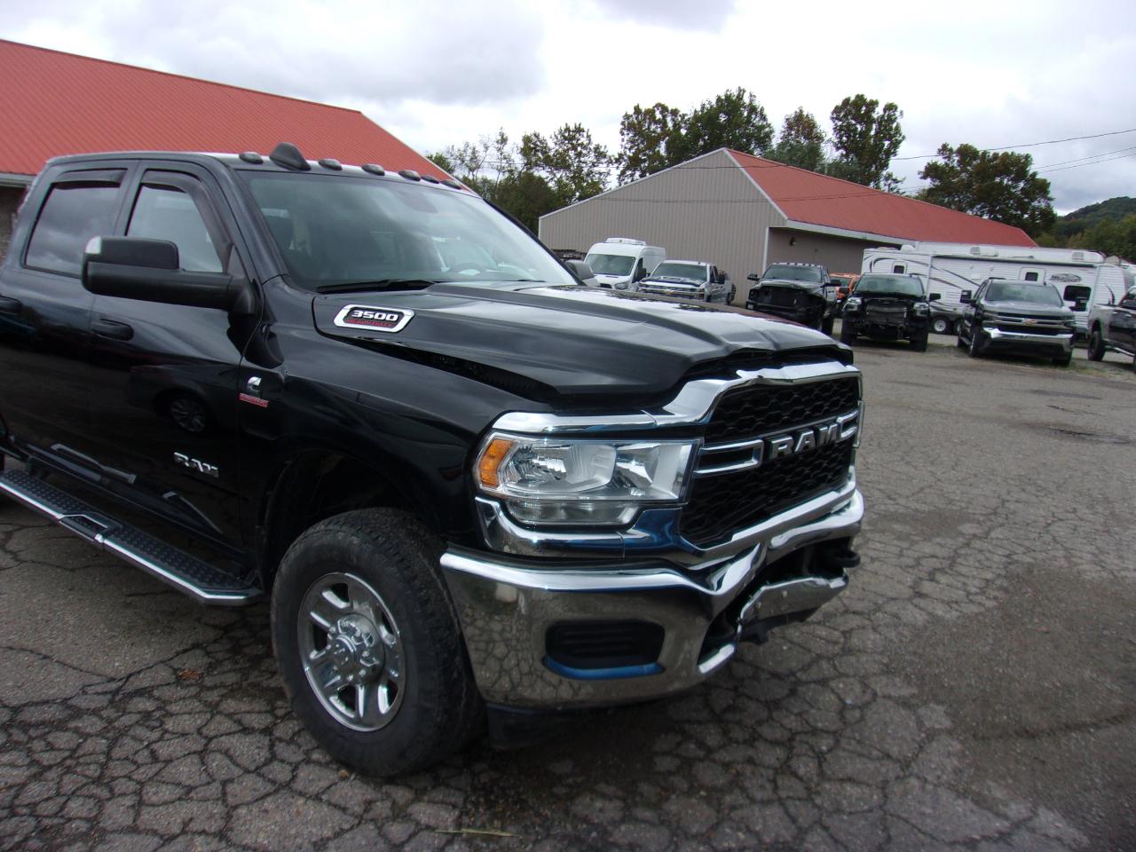 RAM 3500 Tradesman 4x4 Crew Cab 6'4" Box 2020