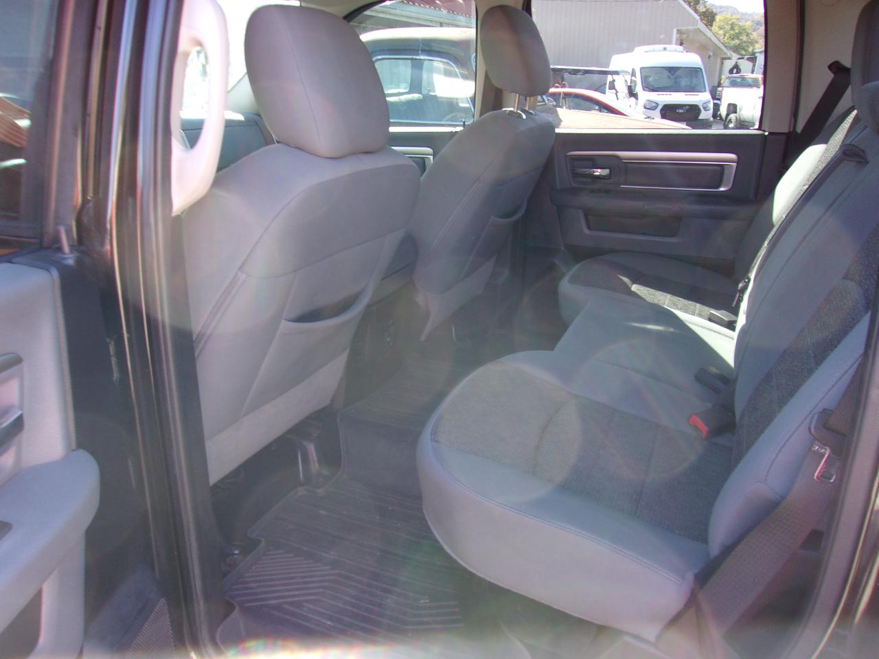 RAM 1500 4WD Crew Cab 140.5" Big Horn 2013