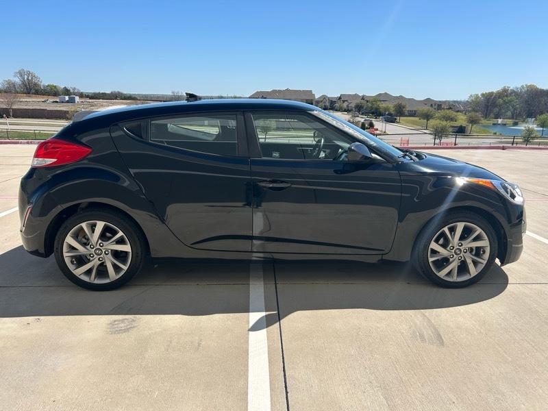 Hyundai Veloster Base 6AT 2017