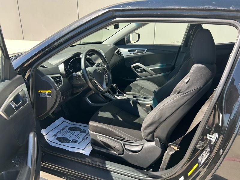 Hyundai Veloster Base 6AT 2017