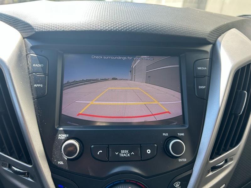 Hyundai Veloster Base 6AT 2017