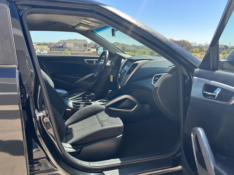 Hyundai Veloster Base 6AT 2017