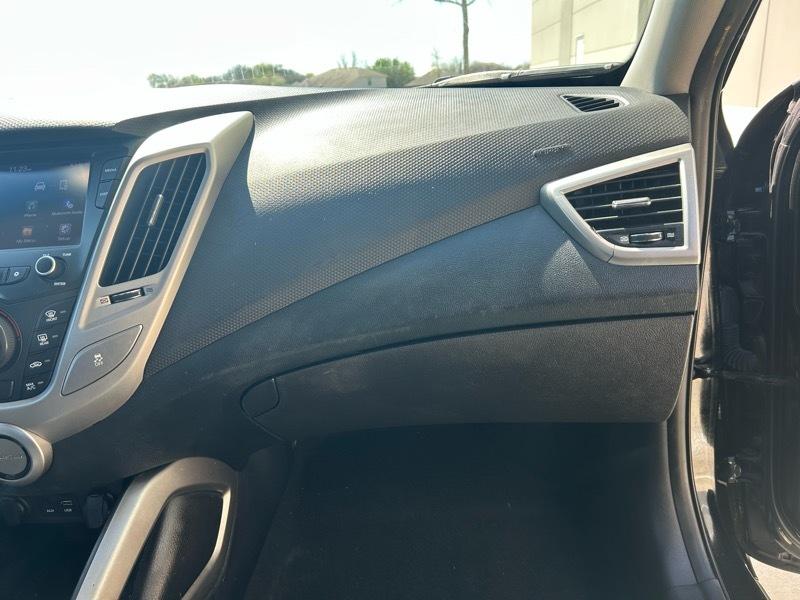 Hyundai Veloster Base 6AT 2017