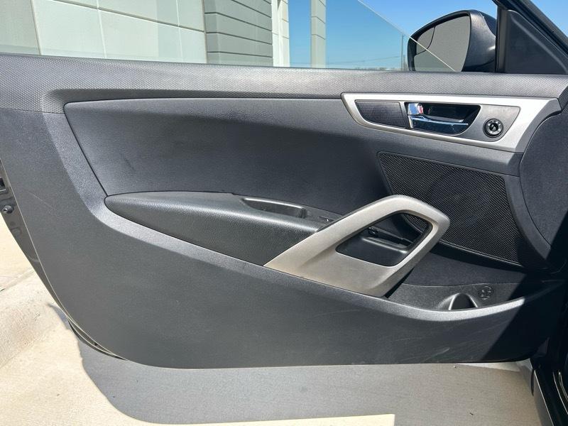 Hyundai Veloster Base 6AT 2017