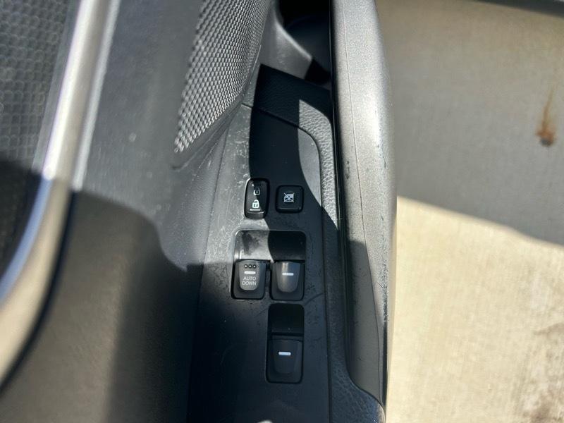 Hyundai Veloster Base 6AT 2017