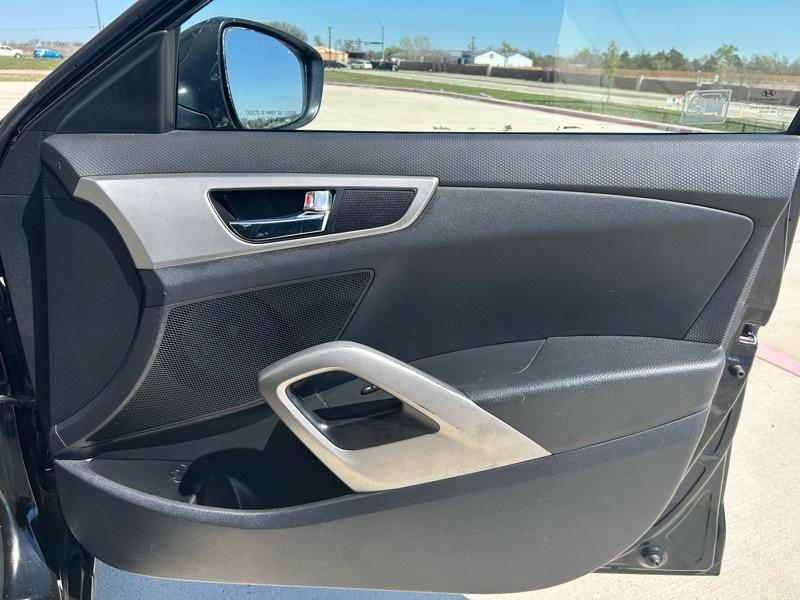 Hyundai Veloster Base 6AT 2017