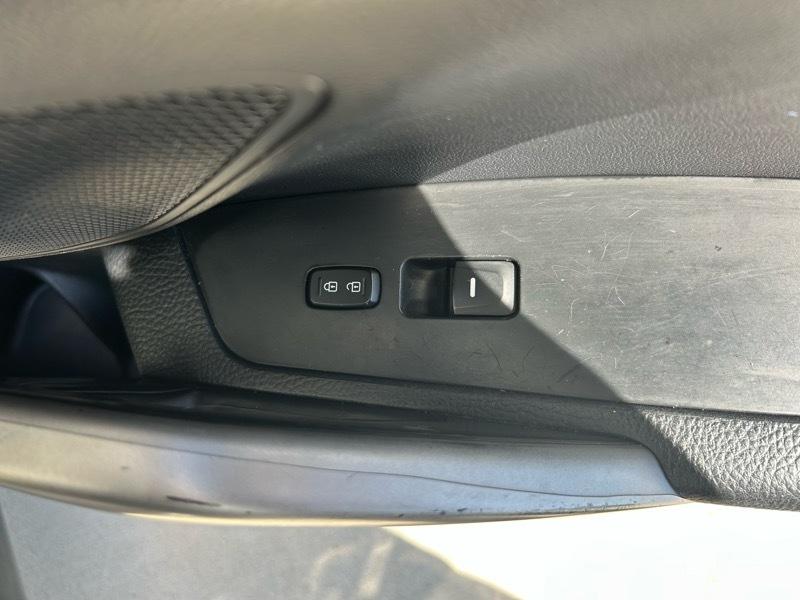 Hyundai Veloster Base 6AT 2017