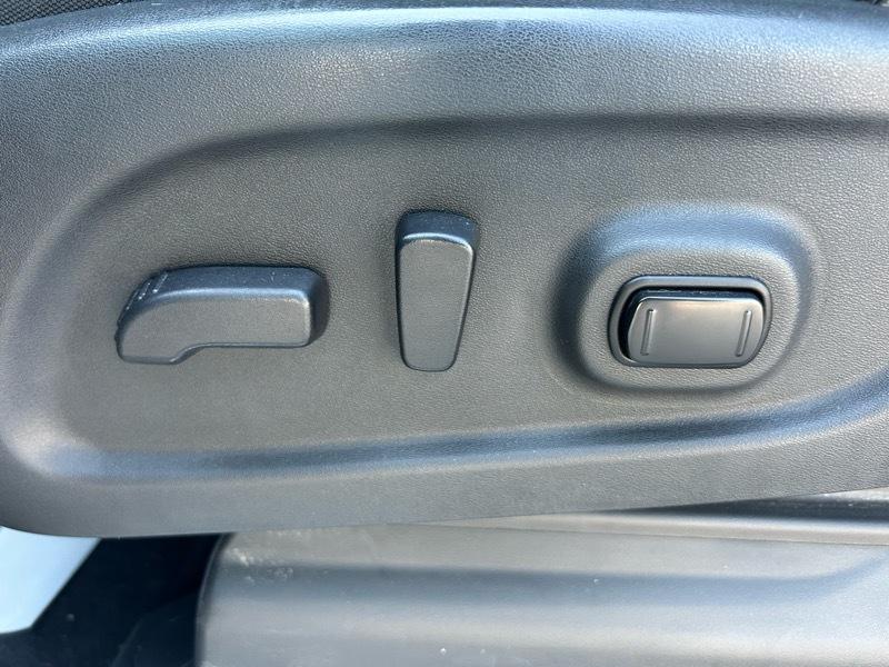 Nissan Titan SV Crew Cab 2WD 2017